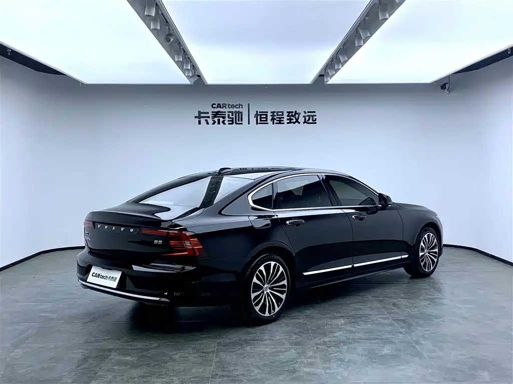 VOLVO S90 2023
