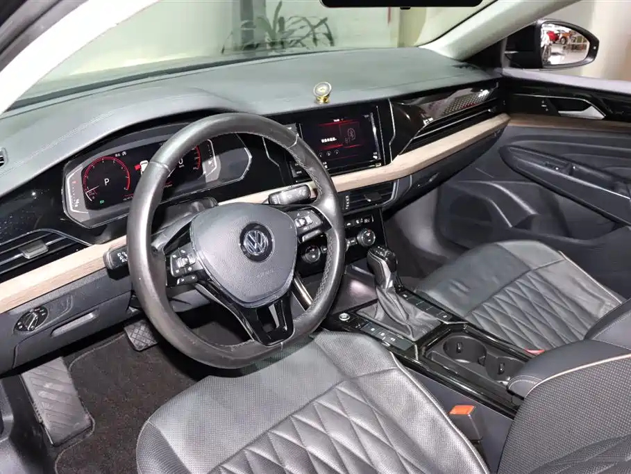 VOLKSWAGEN PASSAT 2019