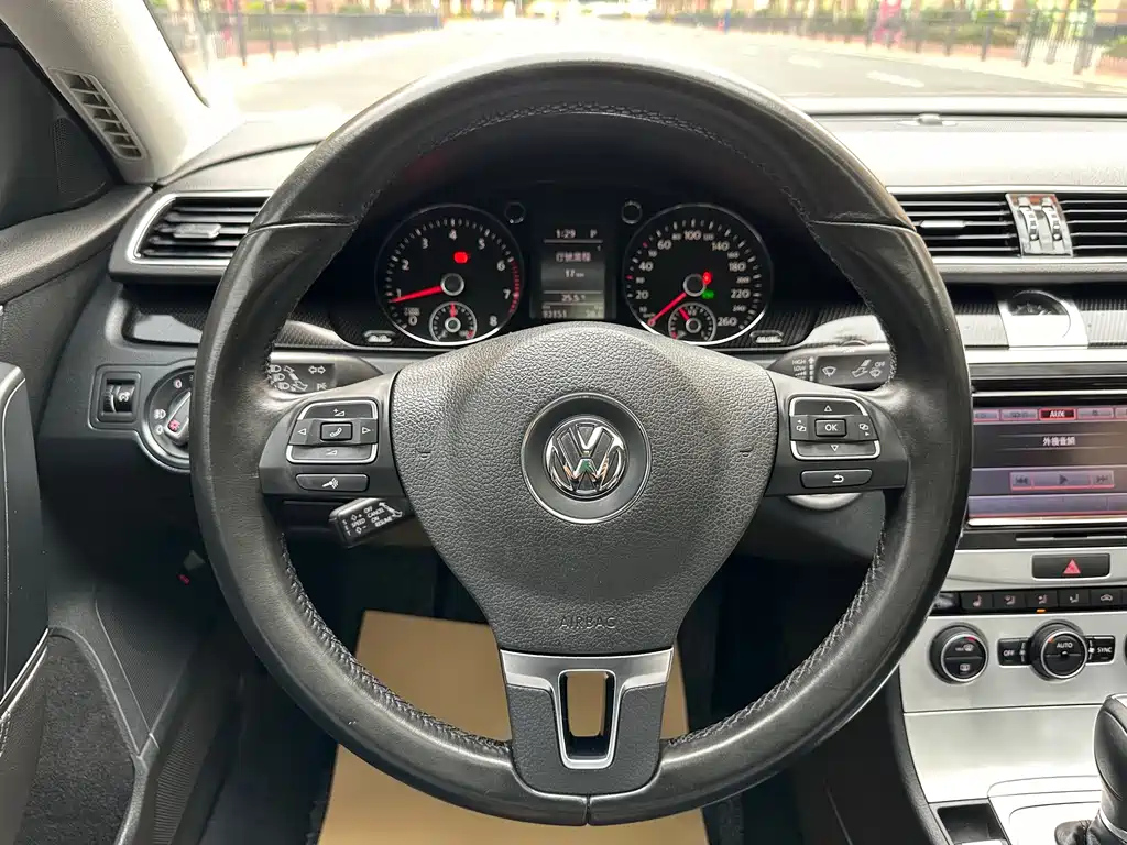 VOLKSWAGEN MAGOTAN 2015