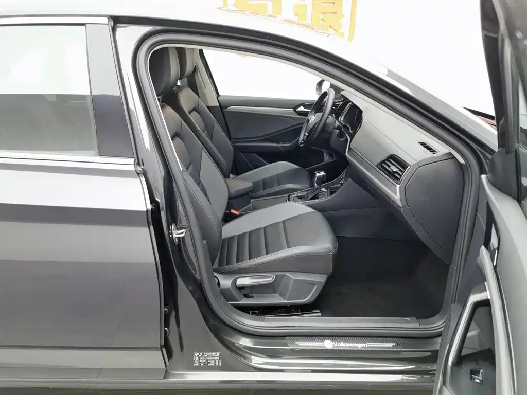VOLKSWAGEN SAGITAR 2022