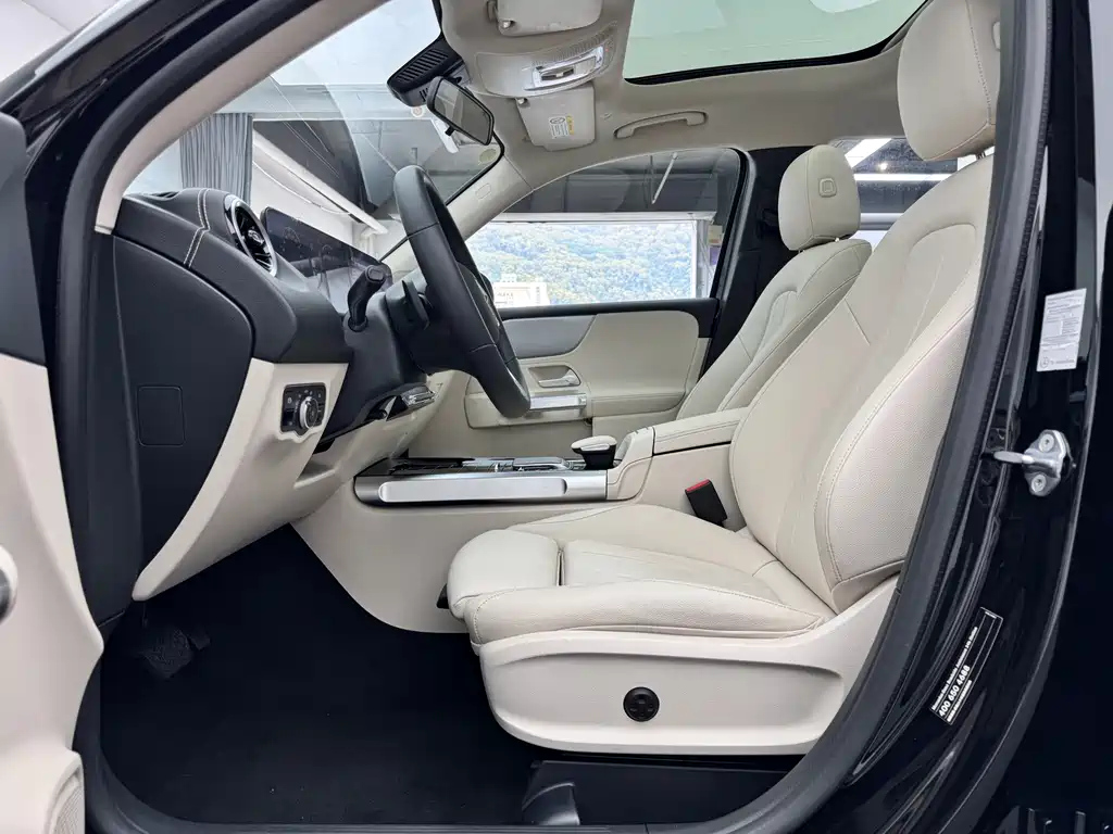 MERCEDES BENZ GLB 2023