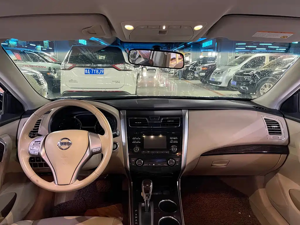 NISSAN TEANA 2015
