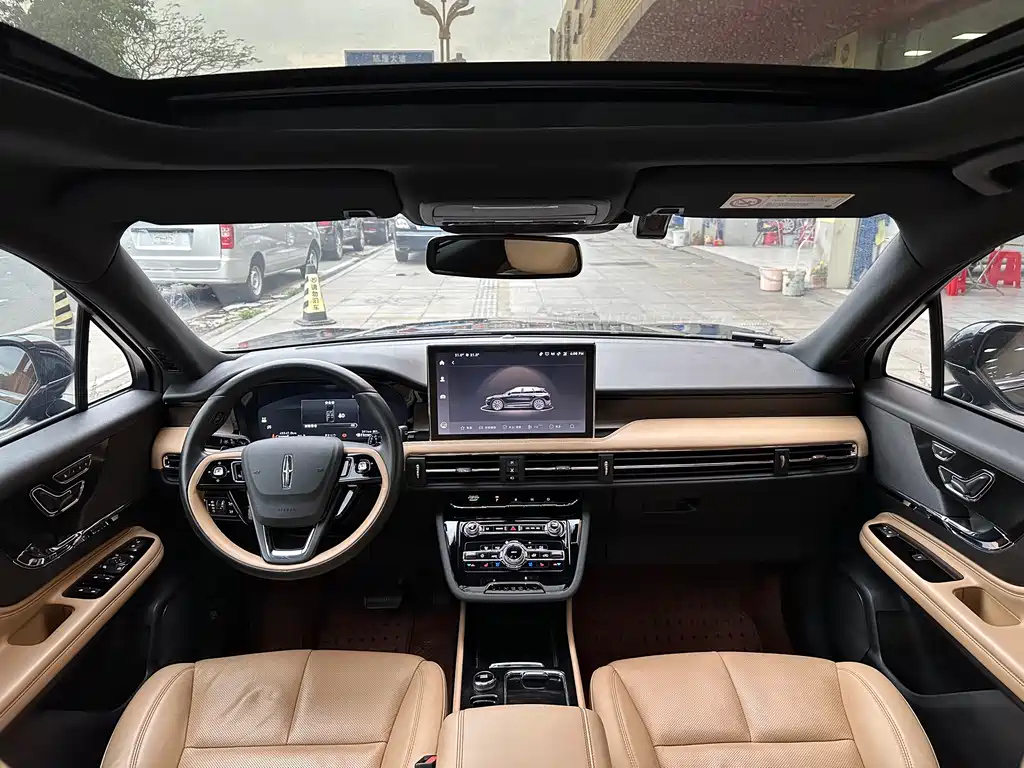 LINCOLN ADVENTURER 2021