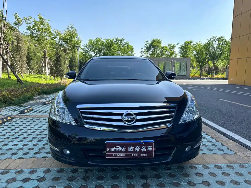 NISSAN TEANA 2010