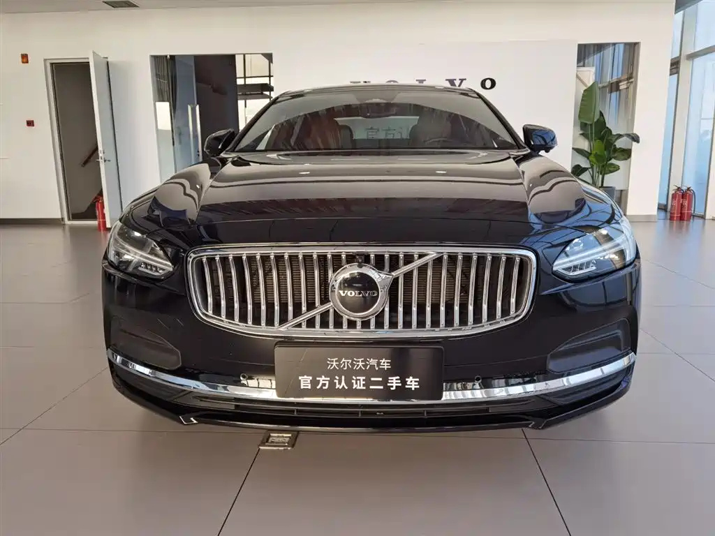 VOLVO S90 2023