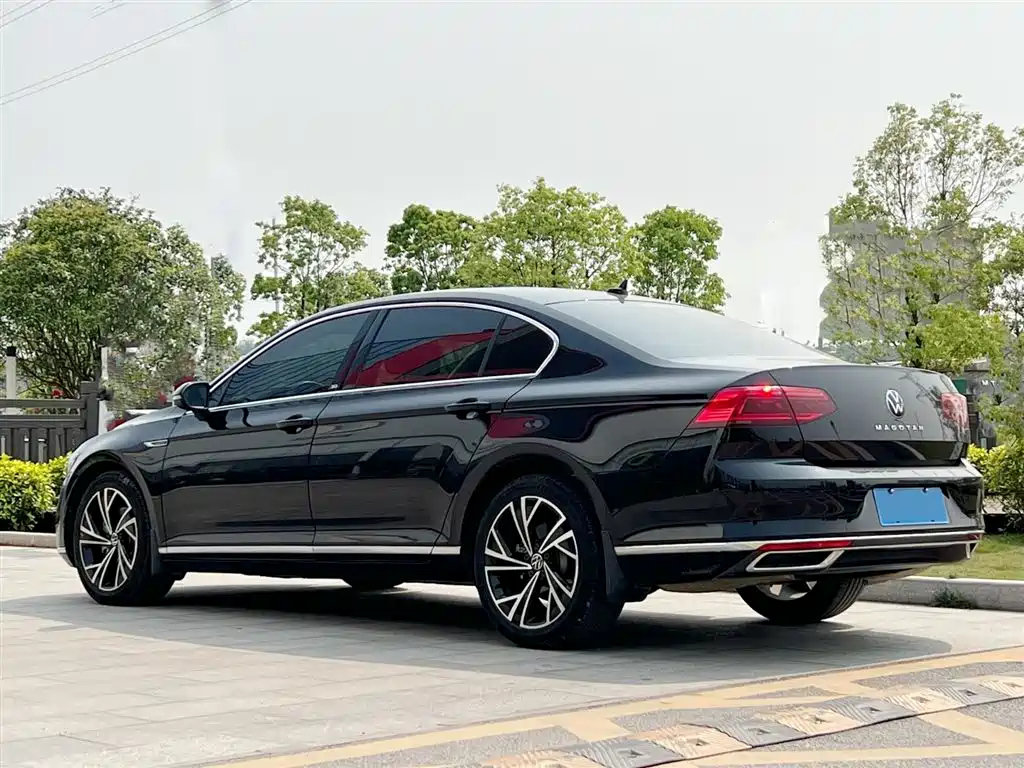 VOLKSWAGEN MAGOTAN 2021