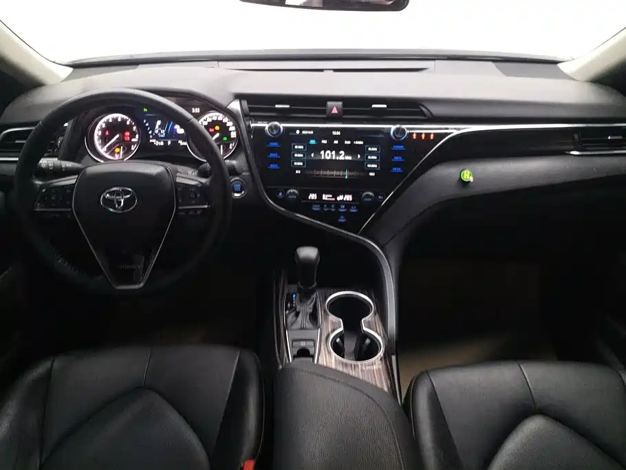 TOYOTA CAMRY 2020