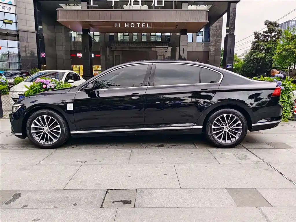 VOLKSWAGEN MAGOTAN 2020
