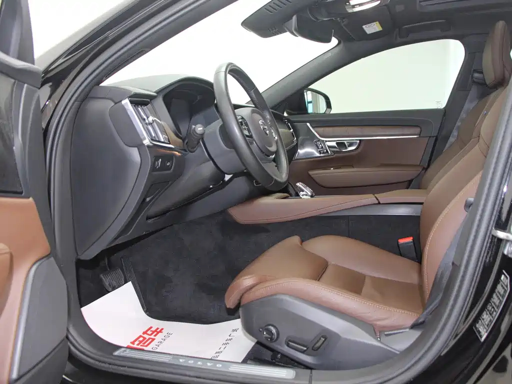 VOLVO S90 2021