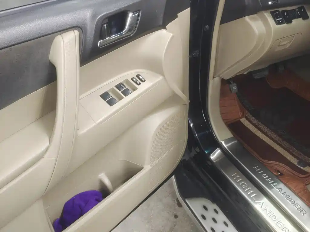 TOYOTA HIGHLANDER 2013