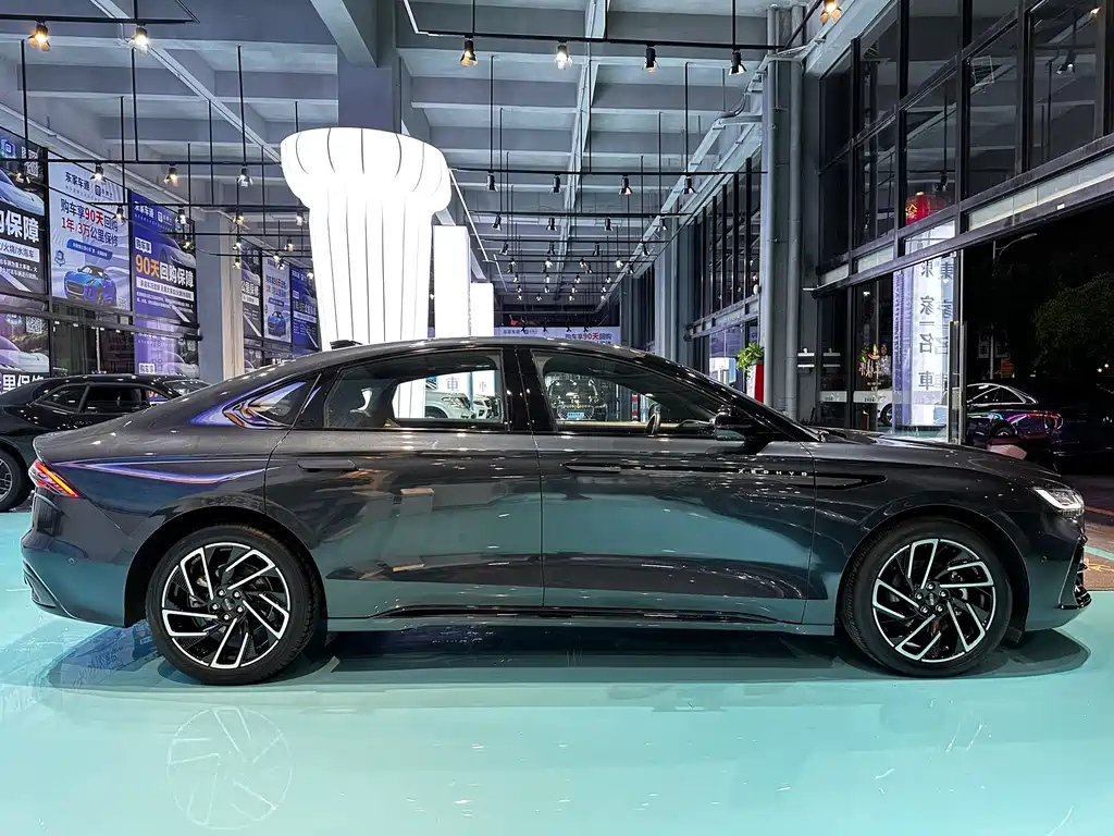 LINCOLN Z 2023