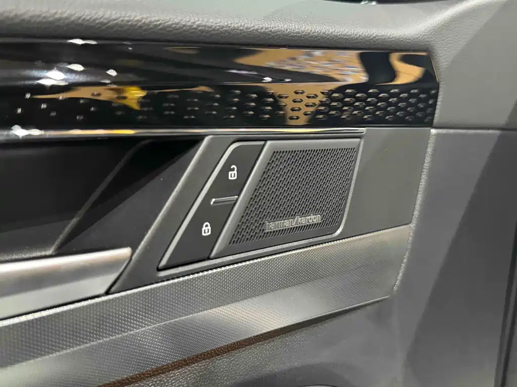 VOLKSWAGEN PASSAT 2023