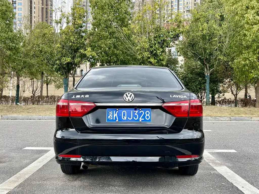 VOLKSWAGEN LAVIDA 2015