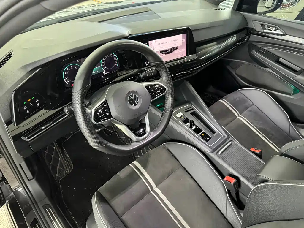 VOLKSWAGEN GOLF 2021