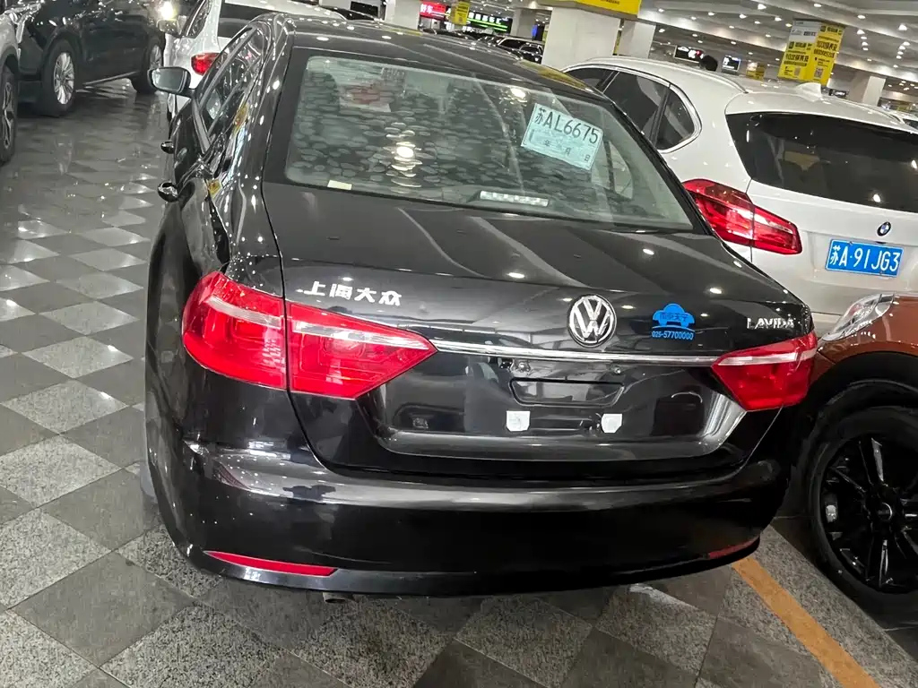 VOLKSWAGEN LAVIDA 2014