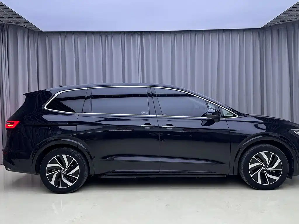 VOLKSWAGEN VILORAN 2023