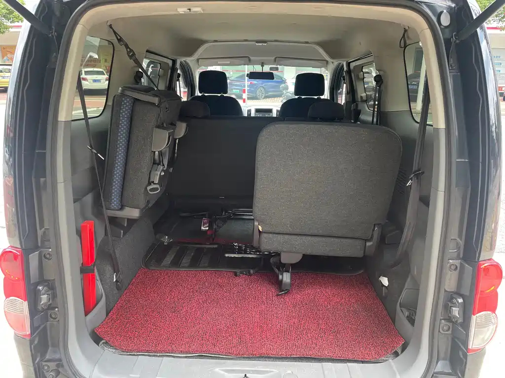 NISSAN NV200 2014