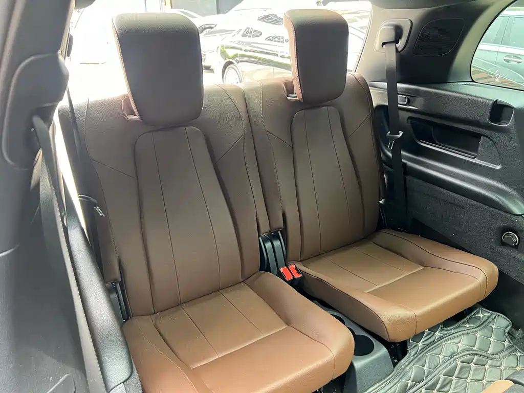 MERCEDES BENZ GLB 2023