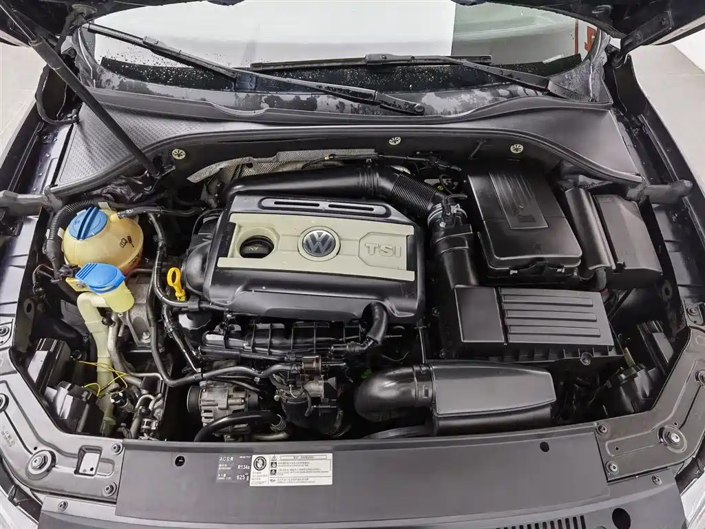 VOLKSWAGEN PASSAT 2015