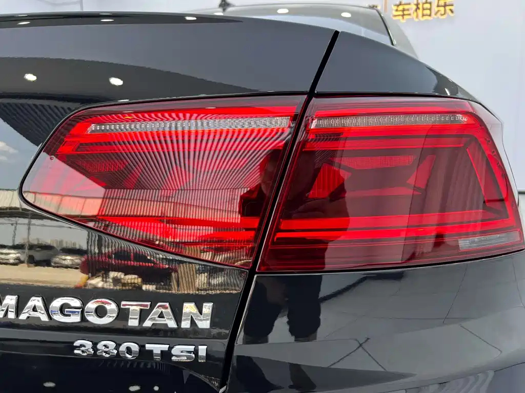 VOLKSWAGEN MAGOTAN 2022