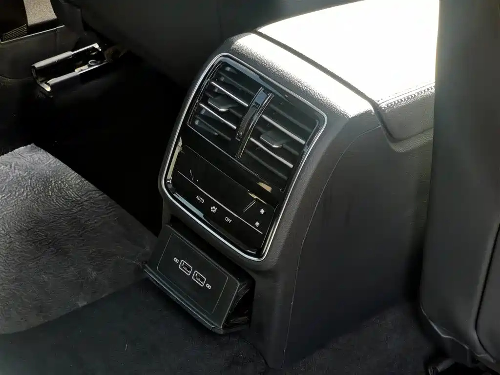 VOLKSWAGEN MAGOTAN 2022
