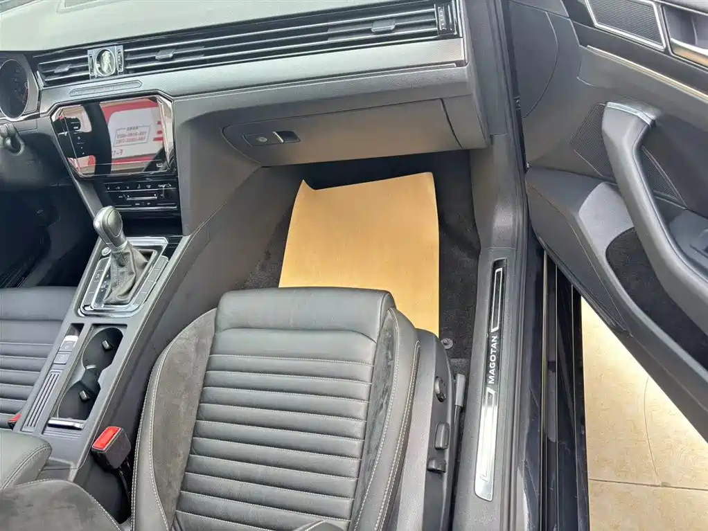 VOLKSWAGEN MAGOTAN 2020
