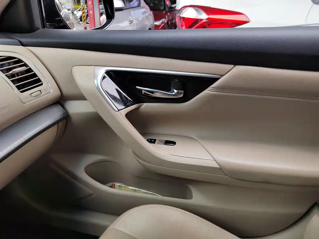 NISSAN TEANA 2018