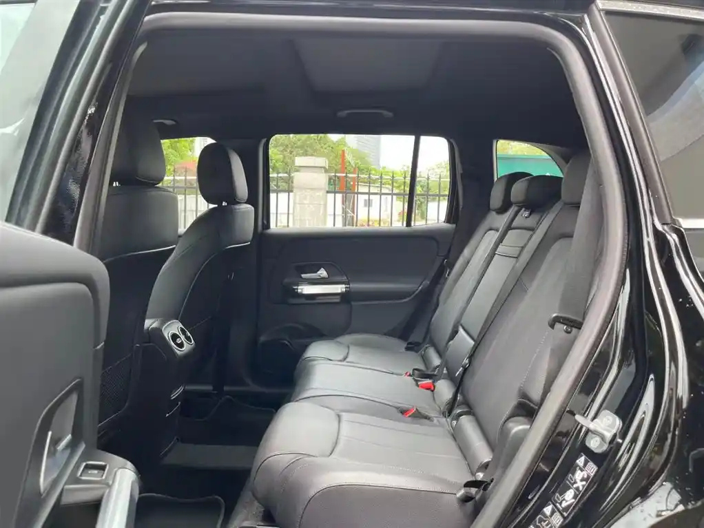 MERCEDES BENZ GLB 2024
