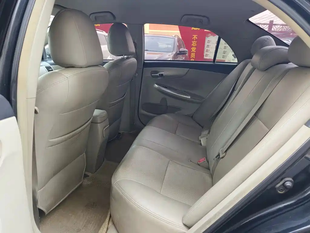 TOYOTA COROLLA 2010