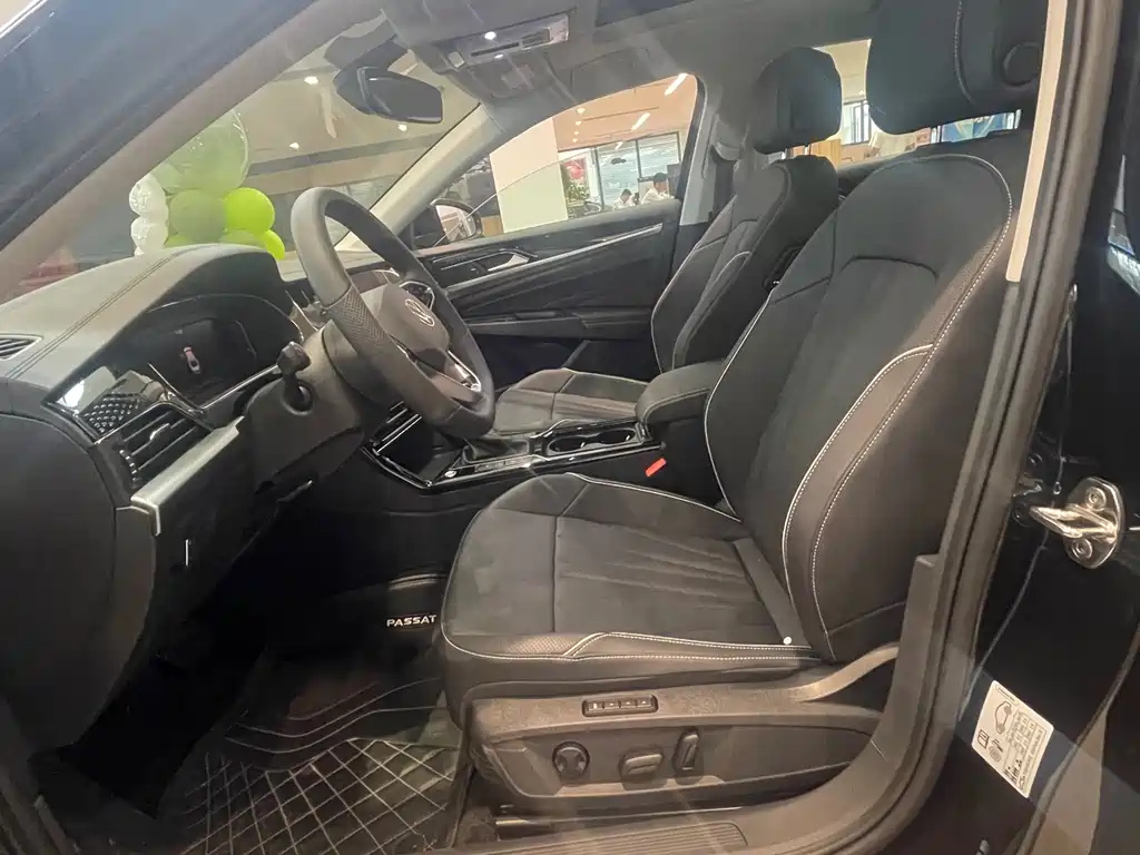 VOLKSWAGEN PASSAT 2023