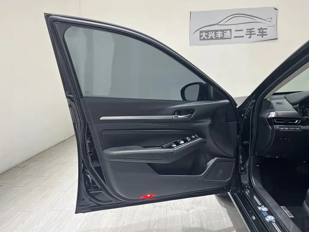 NISSAN TEANA 2023