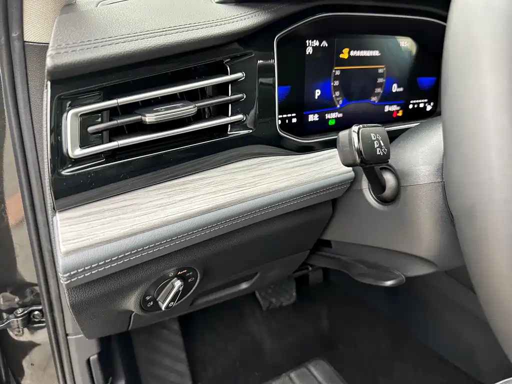 VOLKSWAGEN SAGITAR 2023