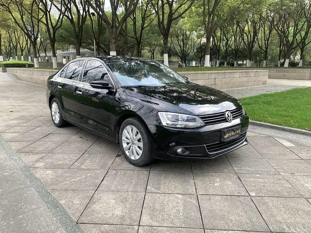 VOLKSWAGEN SAGITAR 2015