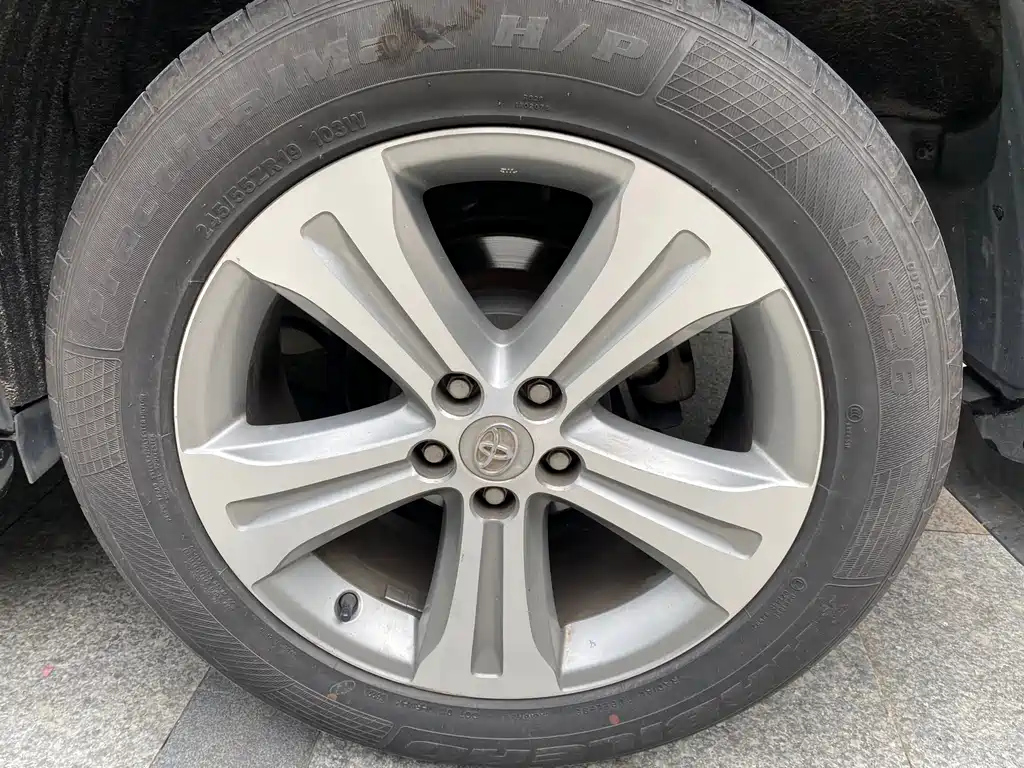 TOYOTA HIGHLANDER 2011