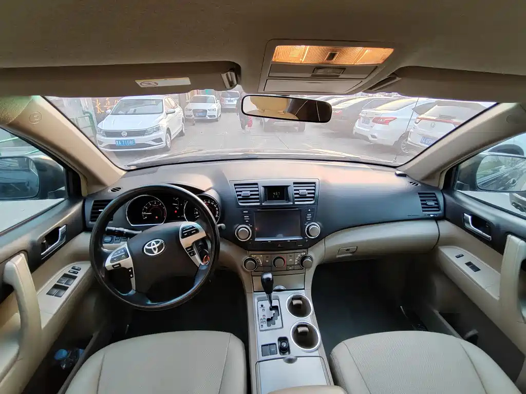 TOYOTA HIGHLANDER 2012