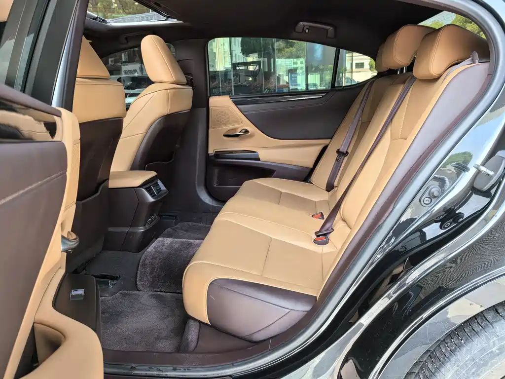 LEXUS ES 2020