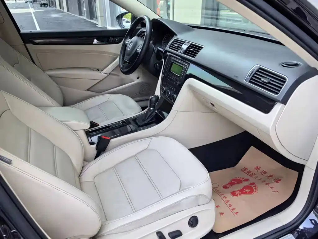 VOLKSWAGEN PASSAT 2015