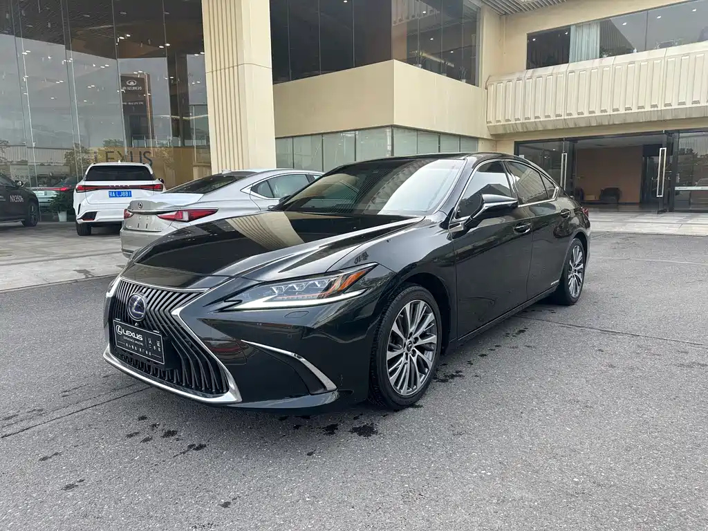 LEXUS ES 2020