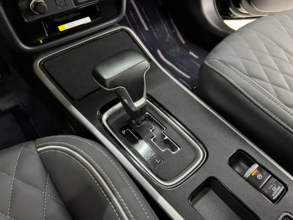 MITSUBISHI OUTLANDER 2022