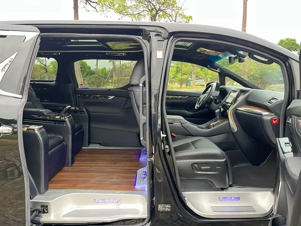 TOYOTA ALPHARD 2018