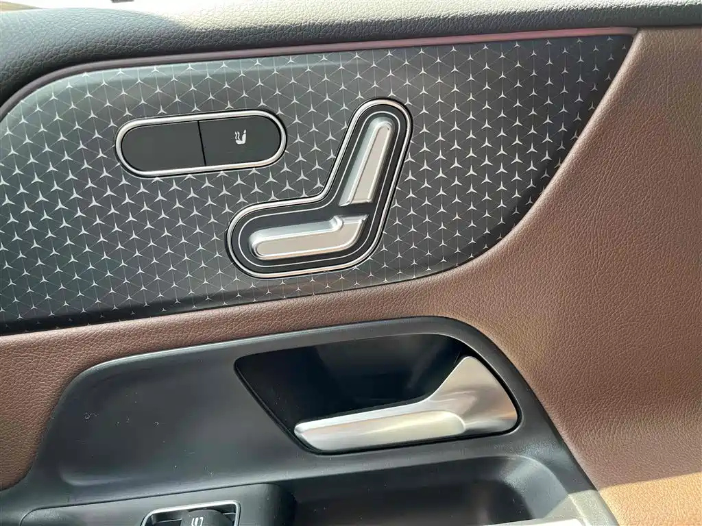 MERCEDES BENZ GLB 2024