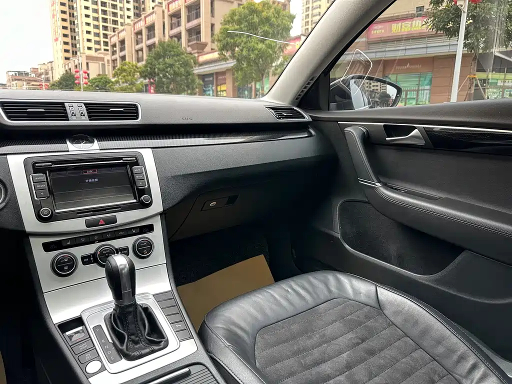 VOLKSWAGEN MAGOTAN 2015