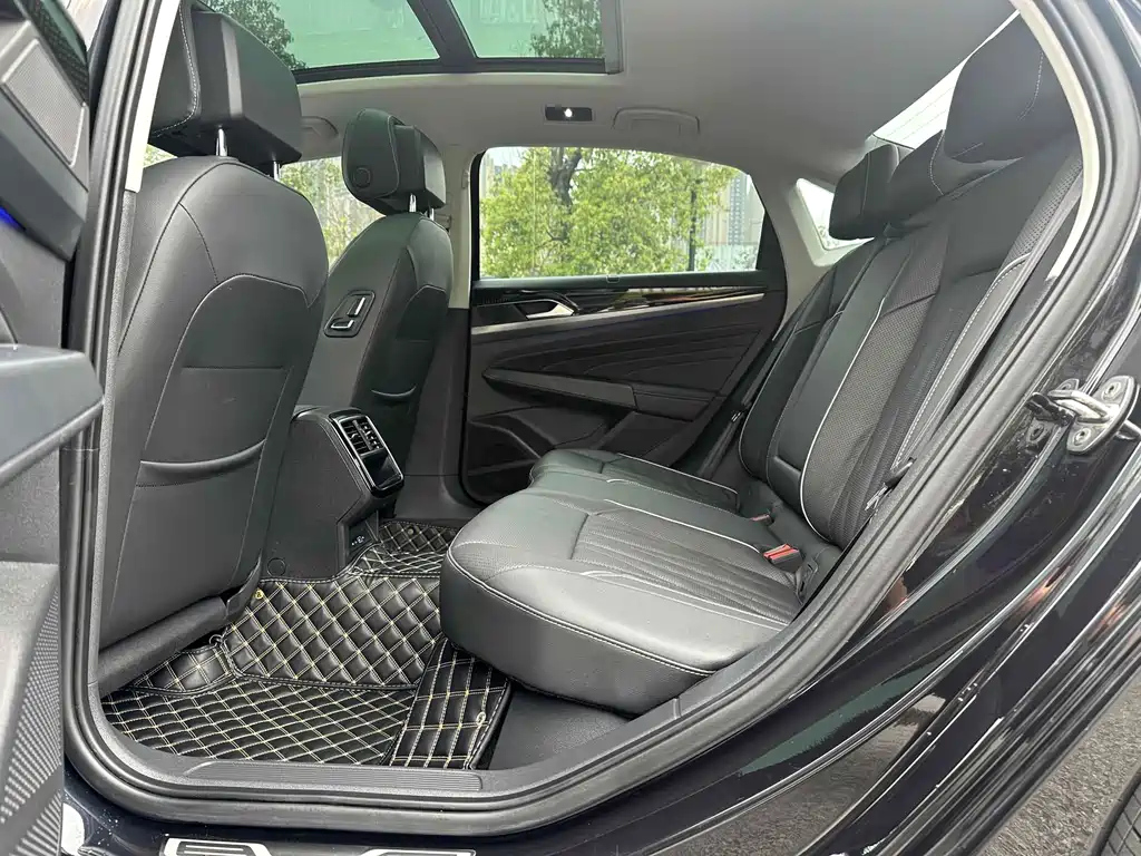 VOLKSWAGEN PASSAT 2022