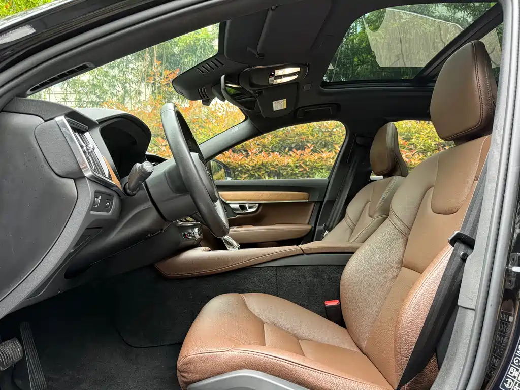 VOLVO S90 2022