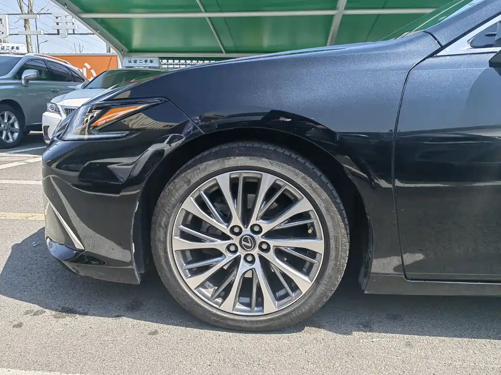 LEXUS ES 2020