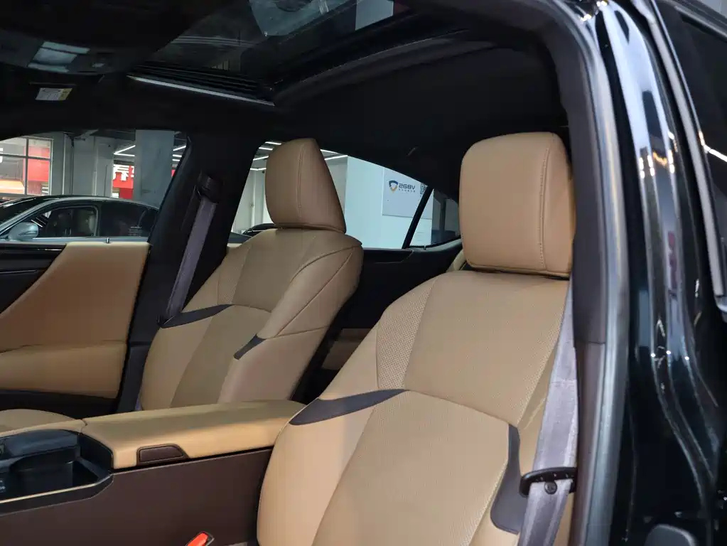 LEXUS ES 2021