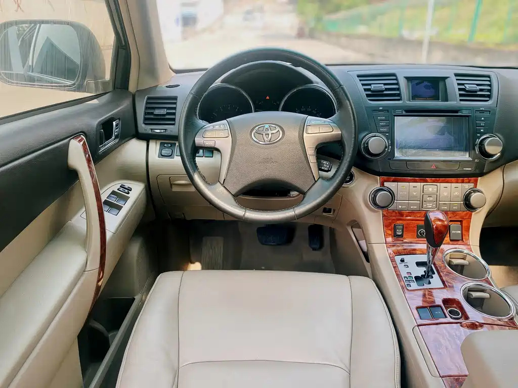 TOYOTA HIGHLANDER 2012