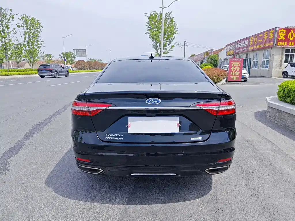 FORD TAURUS 2020