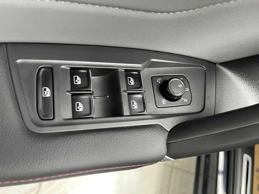 VOLKSWAGEN TIGUAN L 2022