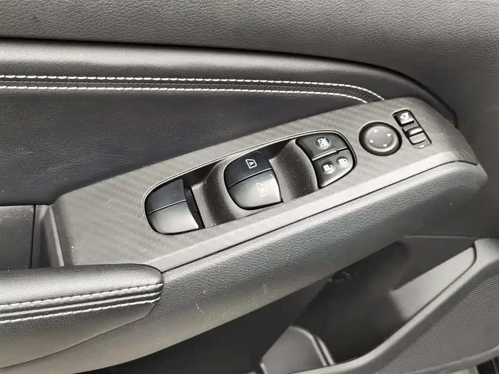 NISSAN TEANA 2020